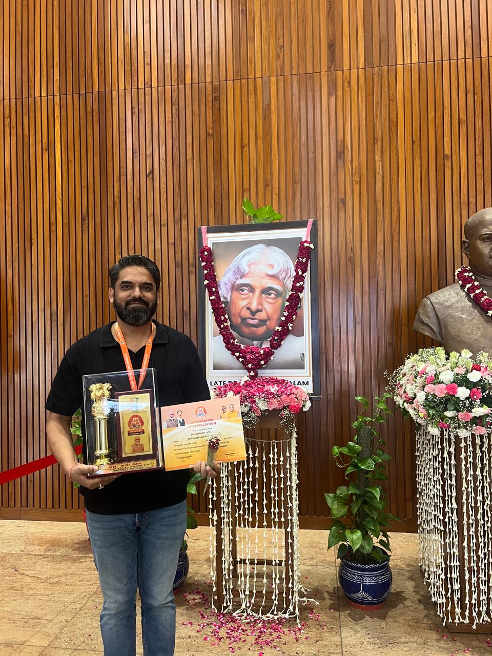 Dr Shujat received Dr. Kalam Startup Youth Award 2.0